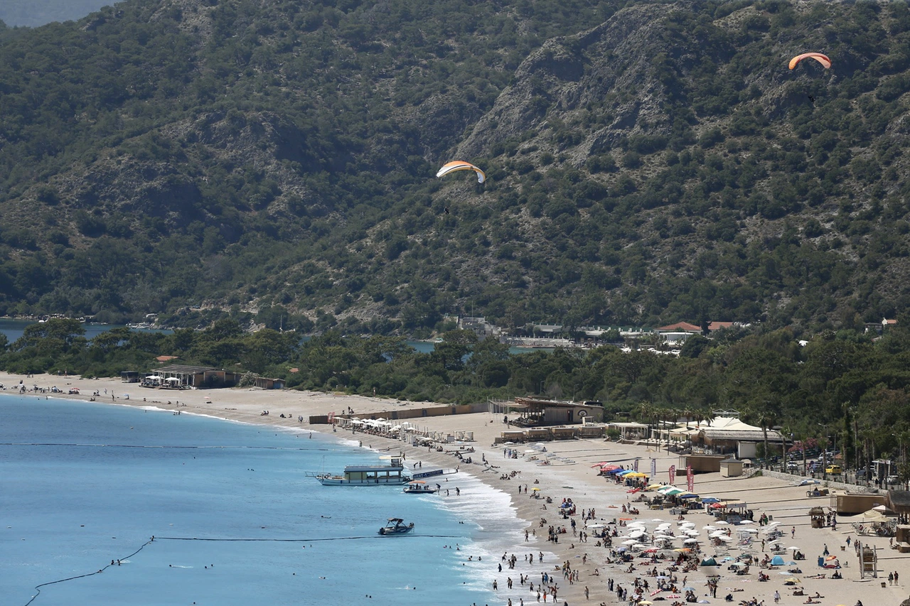Fethiye ve Marmaris’te sahillere erken yaz yoğunluğu