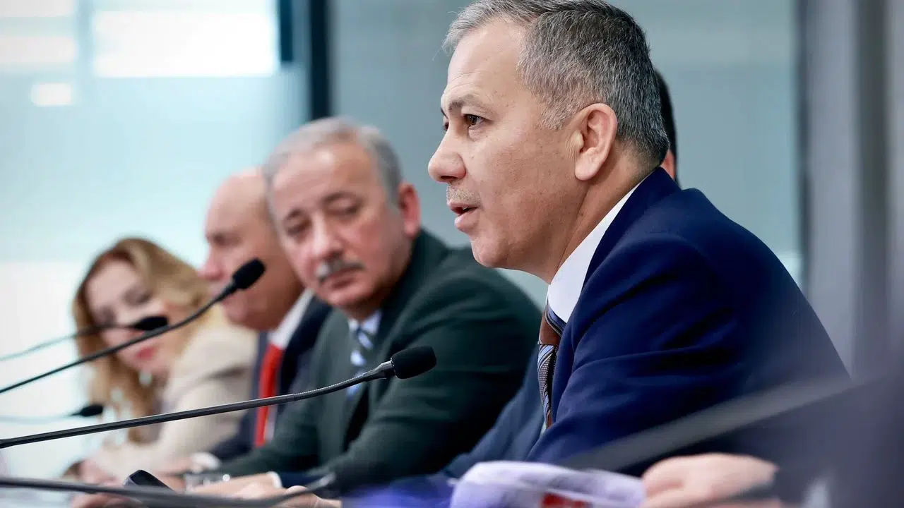 Ali Yerlikaya’dan silah bırakma kararıyla ilgili birlik mesajı