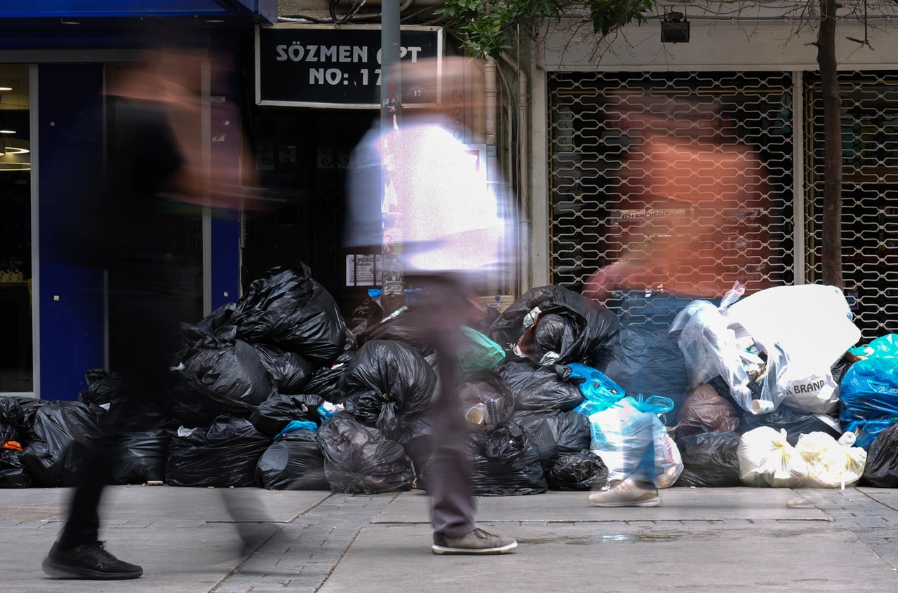 İzmir’de belediye grevi kent yaşamını aksatıyor