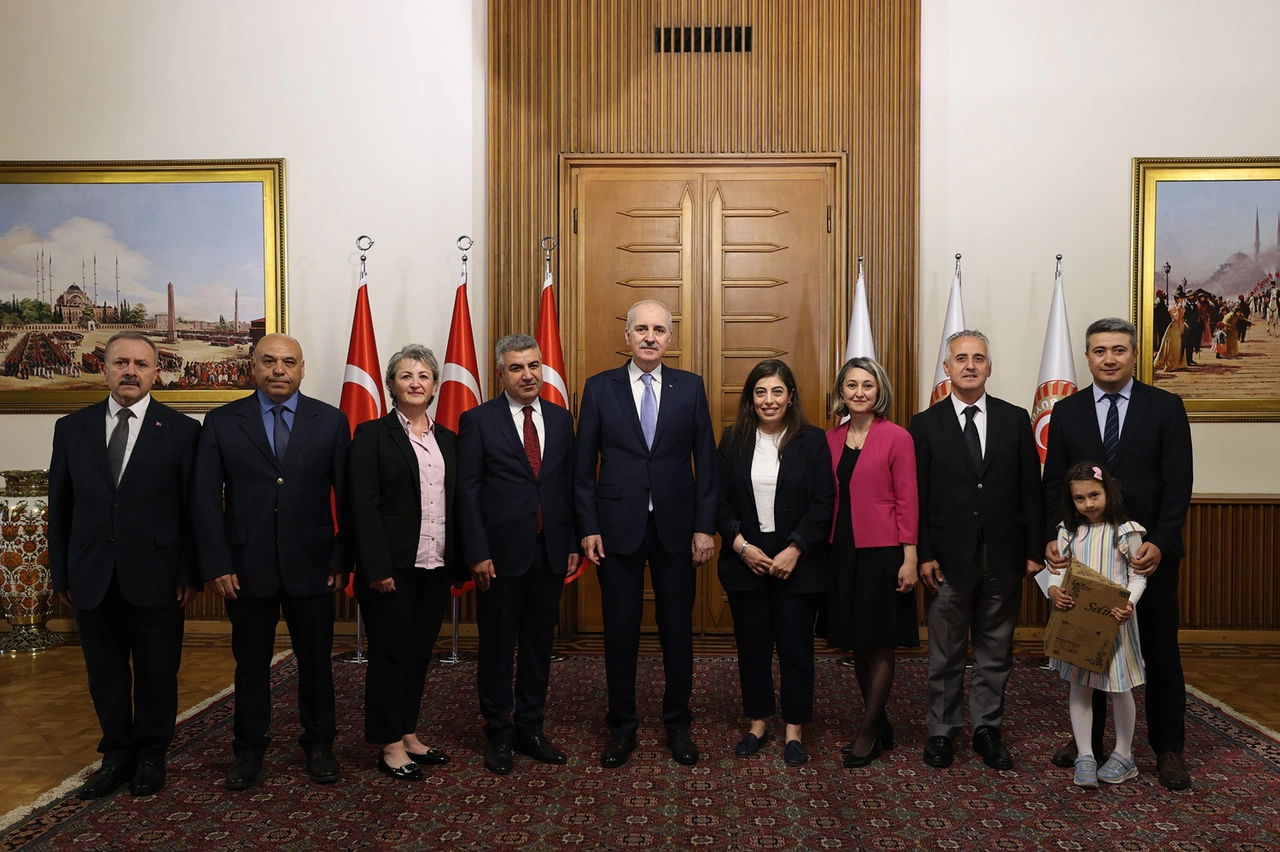 Kurtulmuş Meclis personeliyle bayramlaştı