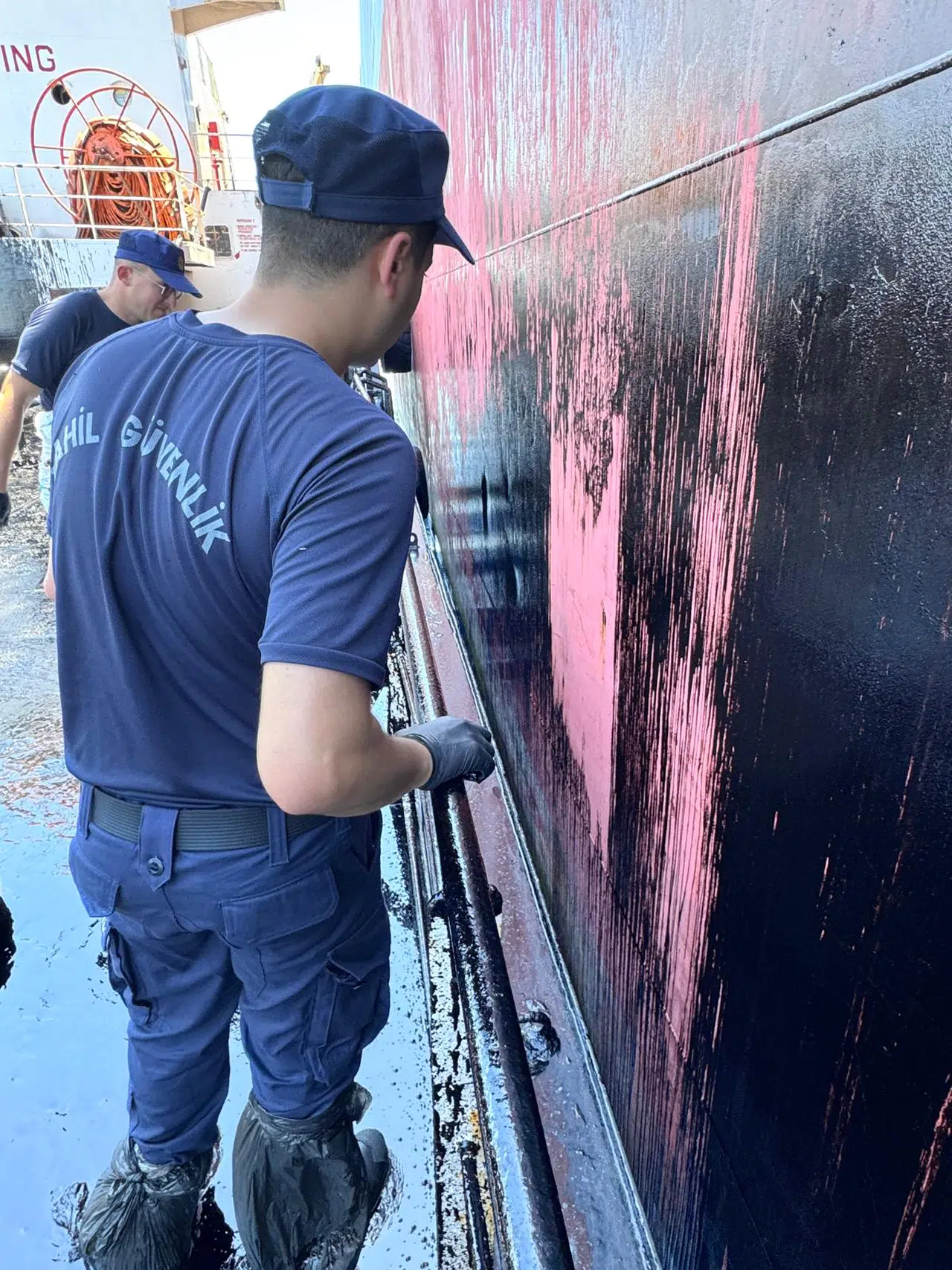 Atık tankeri denizi kirletti, cezası milyonları buldu!