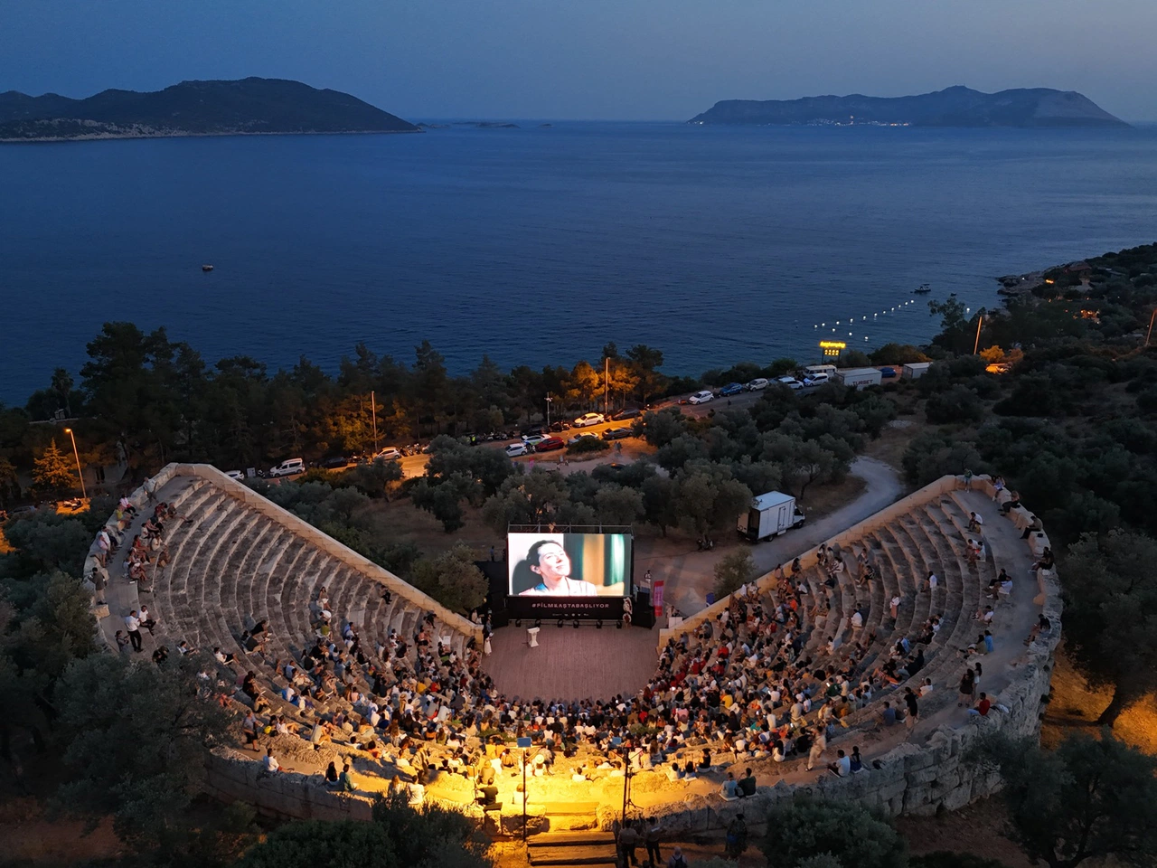 Kaş Film Festivali görkemli bir açılışla sinemaseverlerle buluştu