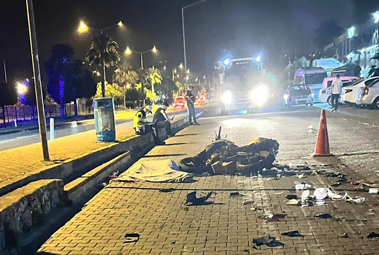 Alanya’da motosikletler çarpıştı 2 ölü!