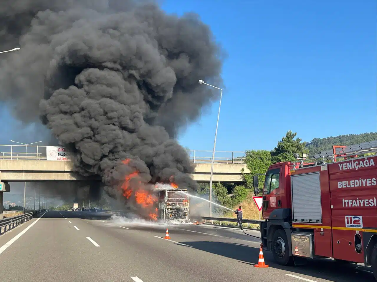 Bolu’da alev alan otobüsteki yolcular son anda kurtuldu