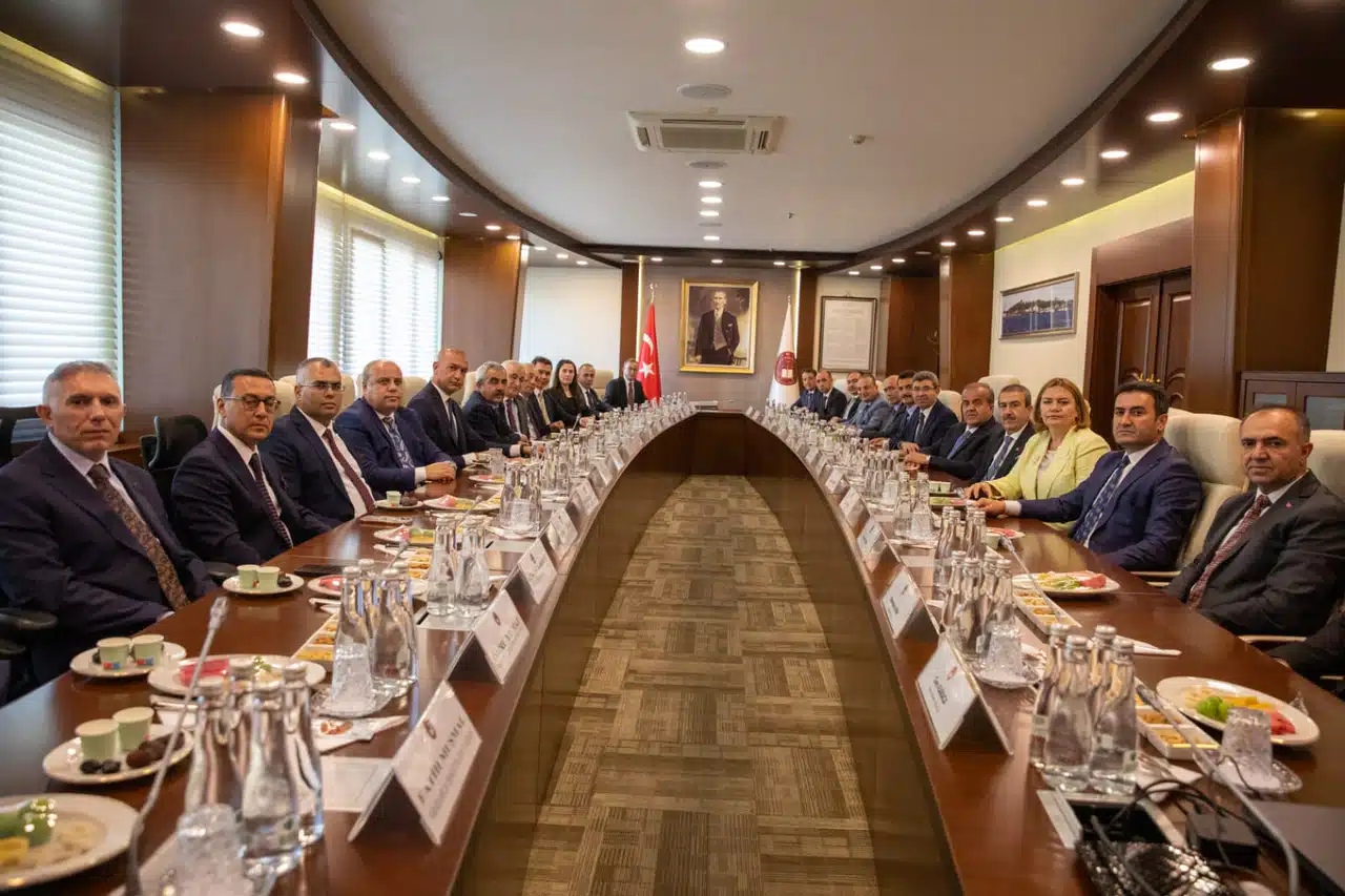 Yargıda Birlik Derneği yönetimi HSK üyeleriyle buluştu