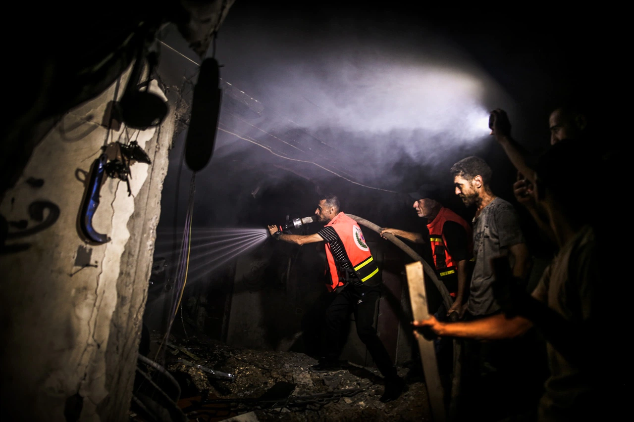 Gazze saldırısında yangın ve yıkım meydana geldi