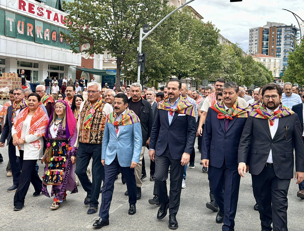 Zorlu: Türk dünyası artık sahada ve masada var