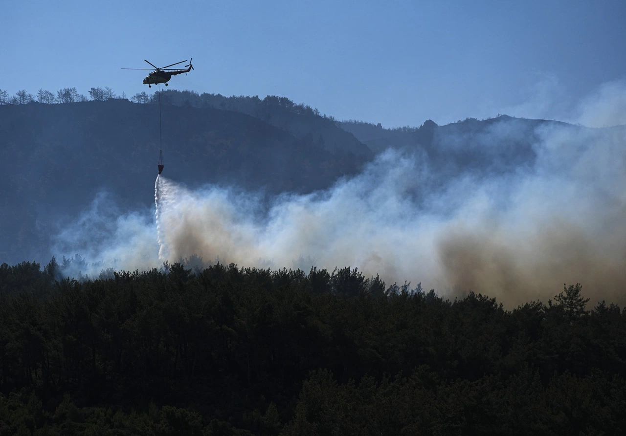 İzmir’deki orman yangını nedeniyle 5 mahalle tahliye edildi