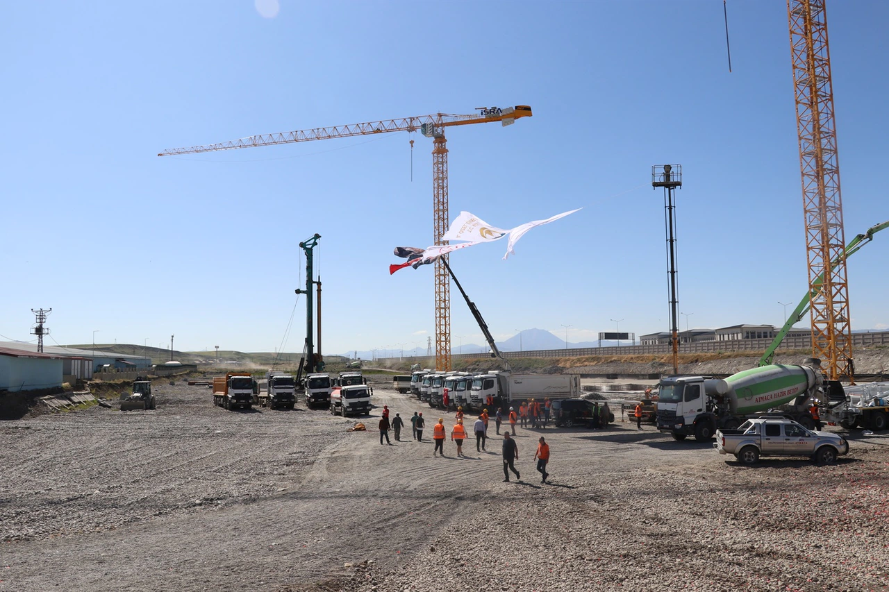 Ağrı’da AVM, otel ve konut içeren dev proje yükseliyor