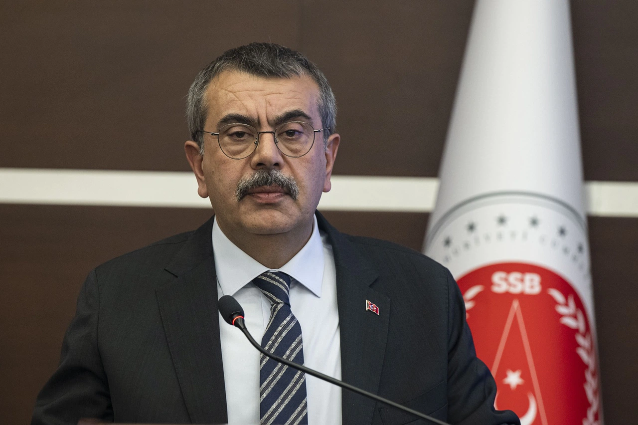 Tekin'den bayram mesajında barış ve kardeşlik vurgusu