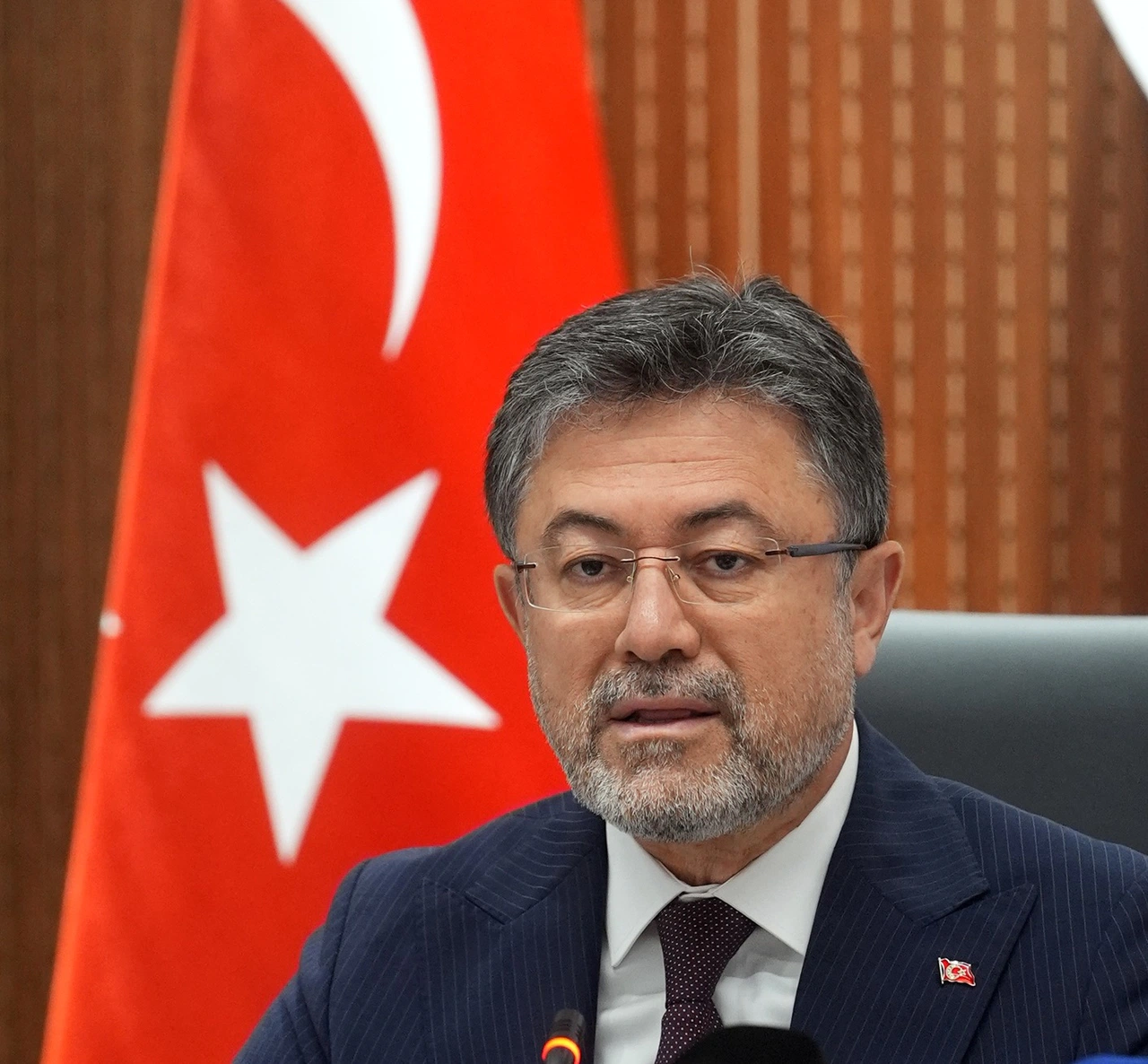 Bakan Yumaklı: Yangınlar kontrol altına alındı soğutma sürüyor