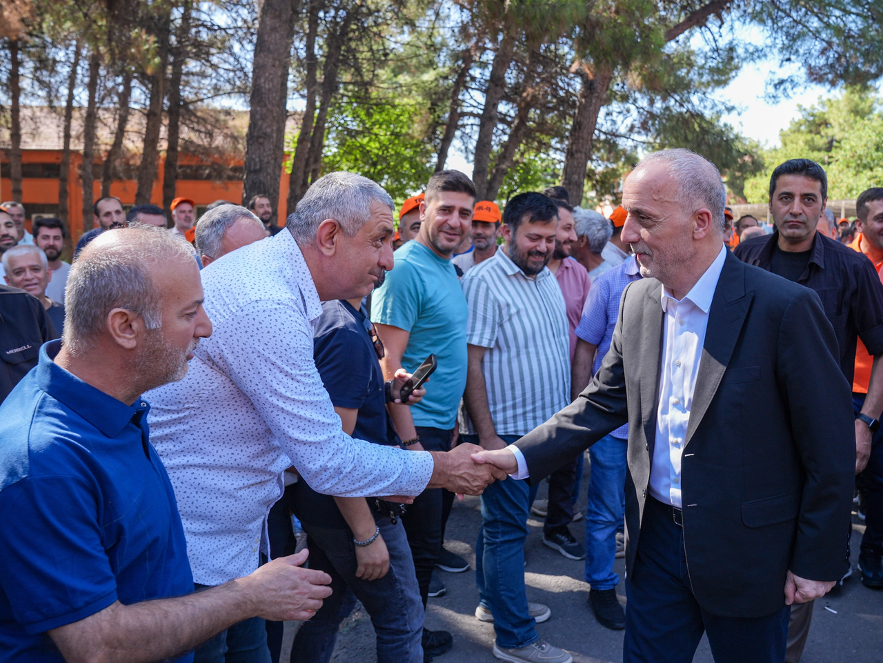 TÜRK-İŞ: Makul teklif gelmezse iş bırakma başlıyor