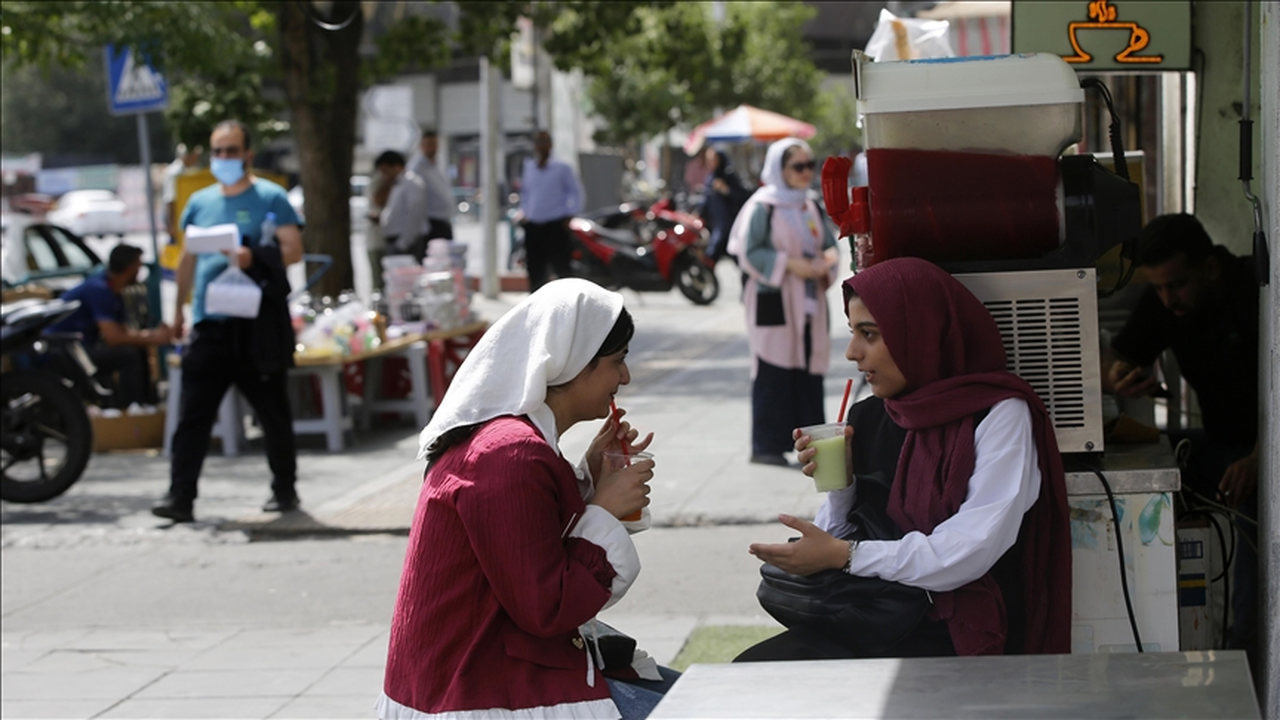 Tahran’a dönüş trafiği yoğunlaştı, yollar tek yöne çevrildi