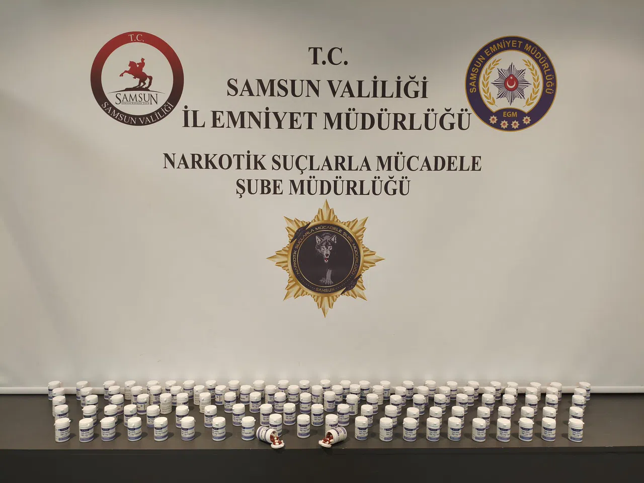 Samsun'da kargo paketinden binlerce sentetik hap çıktı