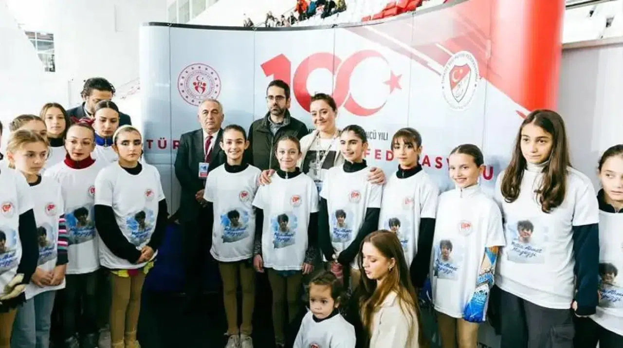 Ankara'da Mattia Ahmet Minguzzi Anısına Artistik Buz Pateni Yarışması Başladı