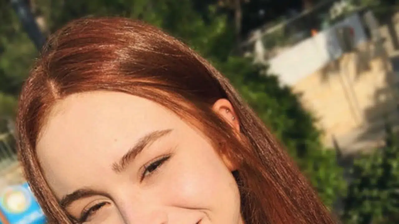 Asena Keskinci Kimdir? Bez Bebek Dizisinin Yağmur’u Asena Keskinci Kaç Yaşında, Hangi Yapımlarda Rol Aldı?