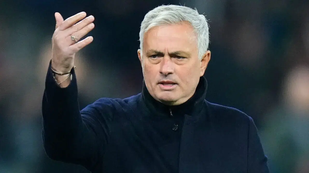 Fenerbahçe'nin Eski Teknik Direktörü Mourinho, Galatasaray'ı Geride Bıraktı