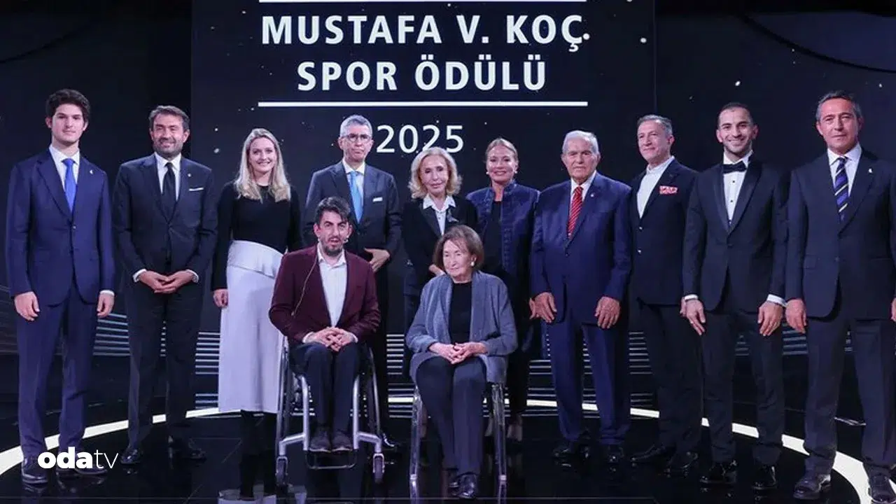 Sosyetenin Bir Araya Geldiği Ödül Töreni