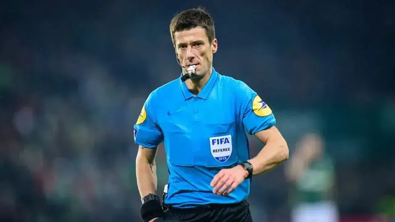 Ajax - Galatasaray Maçının Hakemi Benoit Bastien Kimdir? Türk Takımlarıyla Geçmişi Dikkat Çekiyor!
