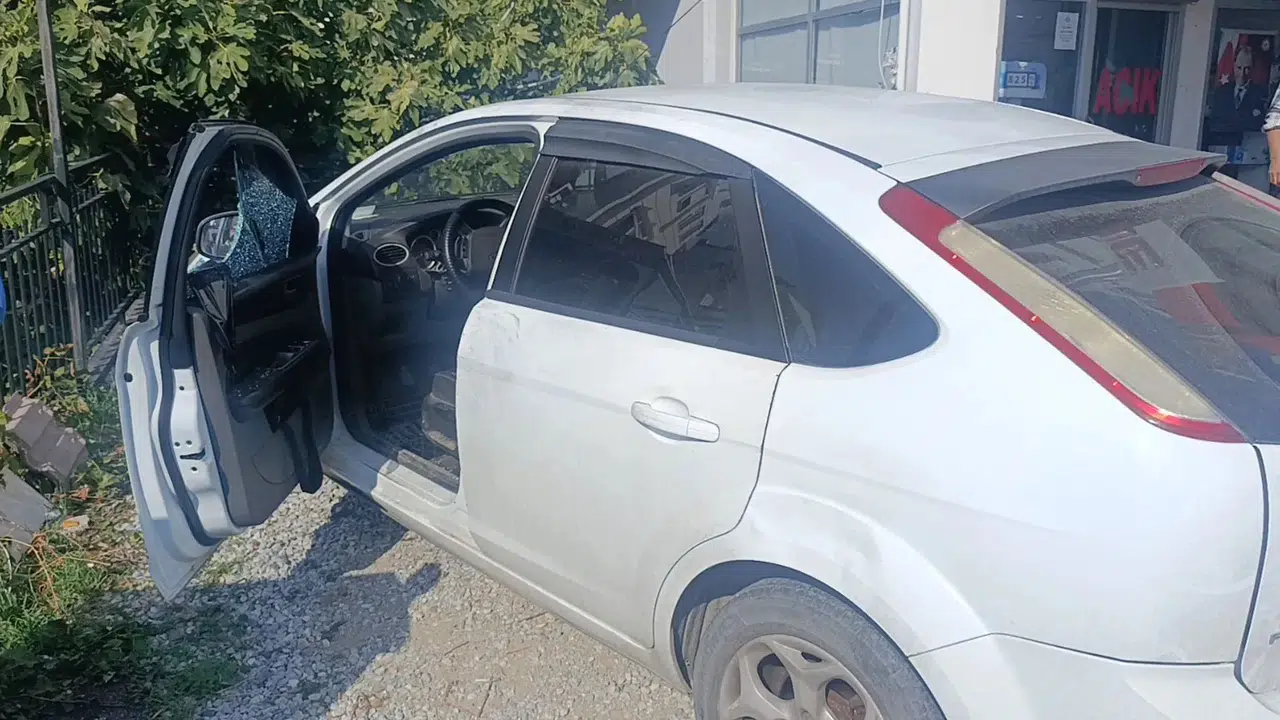 Antalya'da 16 Yaşındaki Çocuk, Park Halindeki Araçtan 50 Bin TL'yi Çaldı