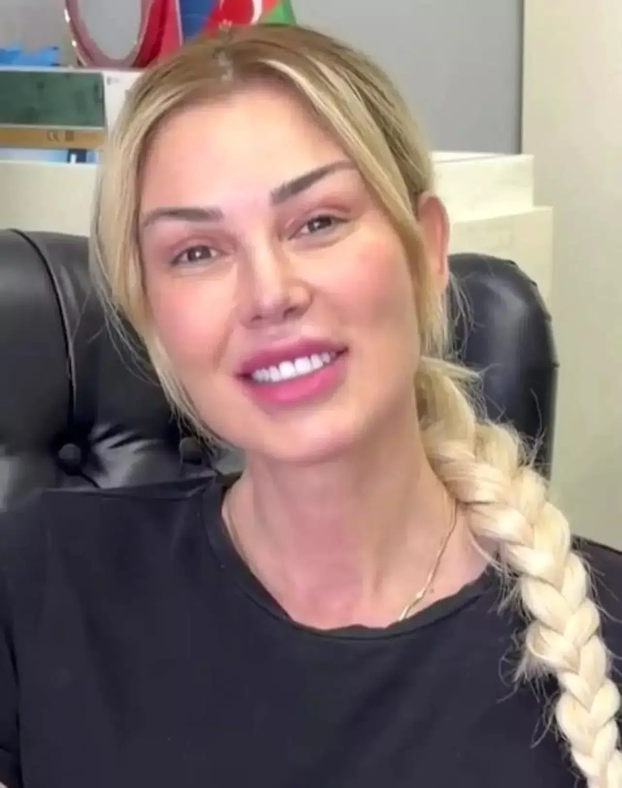 Petek Dinççöz'ün Makyajsız Hali Göz Doldurdu