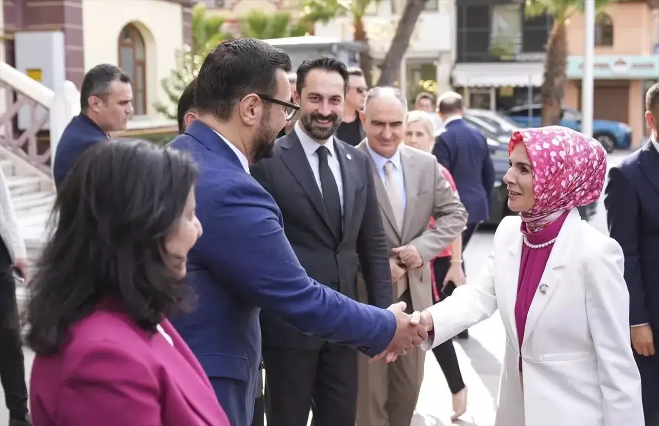 Bakan Göktaş Manisa Valiliği ve AK Parti İl Başkanlığını Ziyaret Etti