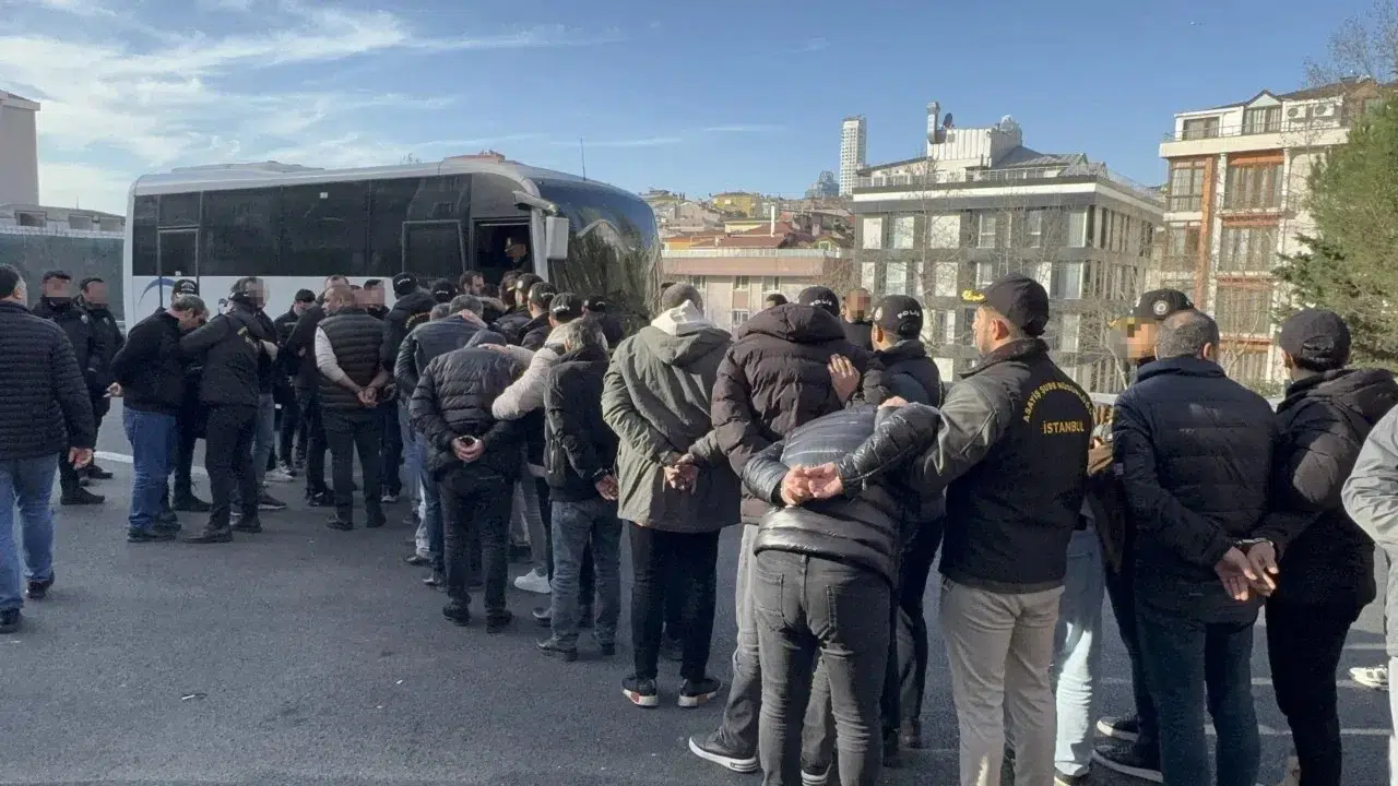 Diplomadan Sonra Rüşvet Skandalı: Çürük Okullara Sağlam Raporu Vermişler