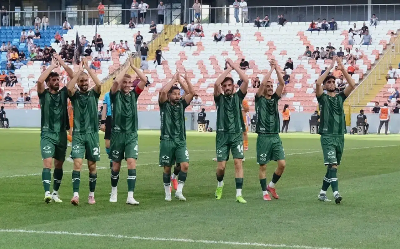 Bursaspor, Adanaspor'u 6-0 Mağlup Etti