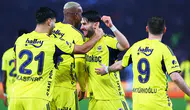 Fenerbahçe, Trabzonspor'u Deplasmanda Mağlup Ederek Zirve Yarışında Öne Geçti Mi?