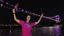 İstanbul FSM Köprüsü iyi yaşam günü için ışıklandırıldı