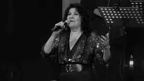 Bir Dönemin Efsanesi: Dünyaca Ünlü Şarkıcı Hayatını Kaybetti