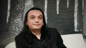 Gökhan Kırdar Kimdir? Müzik Kariyeri, Yaşı ve İkonik Eserleri Hakkında Bilgiler