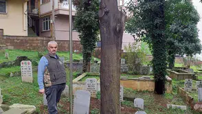 Hüseyin Avni Aker’in Kabri Başında Bayrak Dalgalanıyor: Vefa Duygusu Nasıl Gelişiyor?