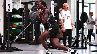 Beşiktaş günün ilk çalışmasını salonda yaptı