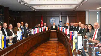 İZVAK'ta İzmir Kulüplerinin Kent Ekonomisine Katkısı Konuşuldu