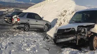 Buzlanma Nedeniyle Zincirleme Kaza: 5 Yaralı
