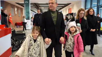 Özgür Özel, Ferdi Zeyrek'in İkiz Kızlarını Okula Götürdü