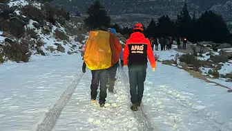 Antalya'da Fırtına Nedeniyle Mahsur Kalan 24 Kişi Kurtarıldı