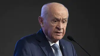Bahçeli'den Türk Bayrağının İndirilmesine Sert Tepki