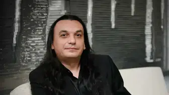 Gökhan Kırdar Kimdir? Müzik Kariyeri, Yaşı ve İkonik Eserleri Hakkında Bilgiler