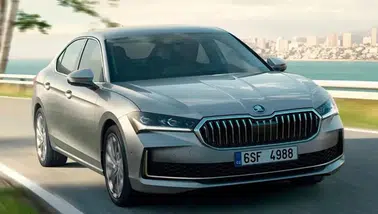 Skoda'nın 272 Beygirlik Hibrit Modeli Superb, Performans ve Verimliliği Bir Araya Getiriyor