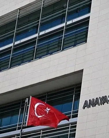 Anayasa mahkemesi, 5 siyasi parti hakkında suç duyurusunda bulundu mu?