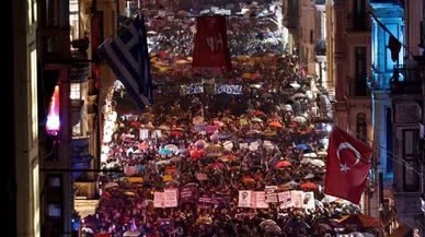 İstiklal caddesini doldurdular bir ağızdan haykırdılar: Biz buradayız