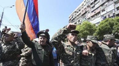 Ermenistan'da halk sokağa indi. Gerilim sürekli artıyor