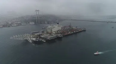 Dünya'nın en büyük gemisi İstanbul Boğazı'ndan geçti