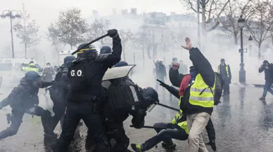 Macron Sarı Yelekliler ile masaya oturmaya hazırlanıyor