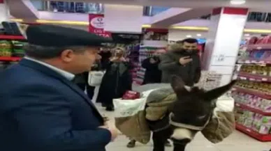 Markete eşekle girdi poşet parası vermedi