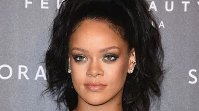 Rihanna babasını mahkemeye verdi