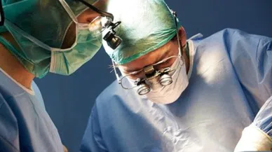 Şişkinlik şikayetiyle hastaneye gitti,45 santimetrelik kist çıkarıldı