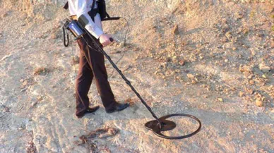 Define ararken kendilerini patlattı